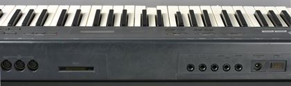 Yamaha-SY-22 vector synth (2 keys faulty)